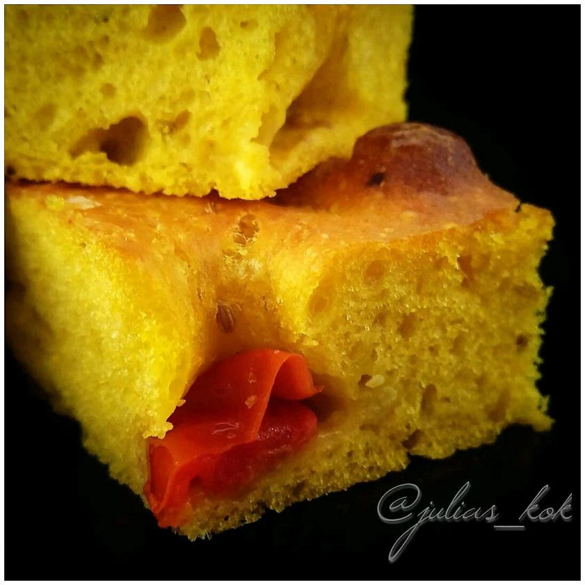 Saffransfocaccia med fänkål och tomat